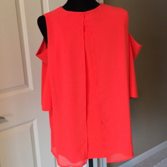 LIKE NEW! Worthington Peek-A-Boo Top - Picture 3 of 4